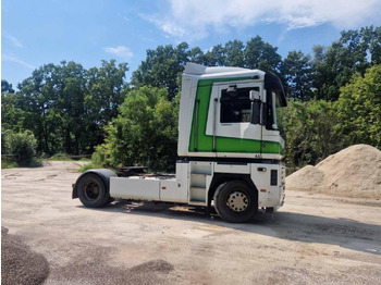 Влекач RENAULT Magnum 440