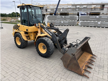 Лизинг на VOLVO L 30 B PRO 3er Kreis Klappschaufel+Palettengabel VOLVO L 30 B PRO 3er Kreis Klappschaufel+Palettengabel: снимка 4 Лизинг на VOLVO L 30 B PRO 3er Kreis Klappschaufel+Palettengabel VOLVO L 30 B PRO 3er Kreis Klappschaufel+Palettengabel: снимка 4