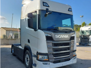Влекач SCANIA R 460