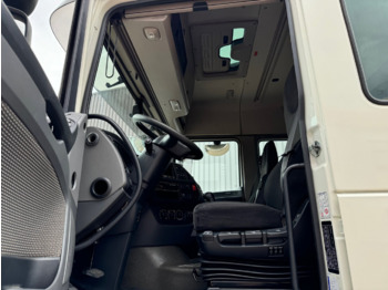 Interior photo 1: Бордови камион DAF XF 410 FA 4x2 XF 410 FA 4x2, Fahrschule, 2x AHK, 6 Sitze