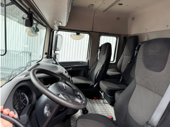 Interior photo 2: Бордови камион DAF XF 410 FA 4x2 XF 410 FA 4x2, Fahrschule, 2x AHK, 6 Sitze