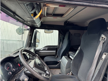 Interior photo 1: Мултилифт с кука камион MAN TGS 26.440 6x4 BB TGS 26.440 6x4 BB, Meiller Schub-Knick