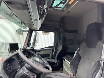 Interior photo 1: Мултилифт с кука камион MAN TGX 26.470 6X2-4 BL TGX 26.470 6X2-4 BL, Lenk-/Liftachse, XLX-Fahrerhaus, VDL Abrollanlage 7m