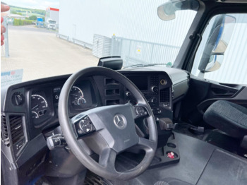 Interior photo 2: Камион с брезент Mercedes-Benz Antos 1840 L 4x2 Antos 1840 L 4x2, Aufnahme für Mitnahmestapler