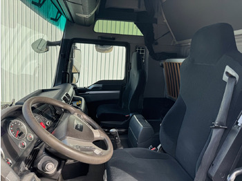 Interior photo 1: Влекач MAN TGX 41.540 8X4/4 BLS TGX 41.540 8X4/4 BLS, Vorlauflenkachse, Navi, Intarder, Registerkupplung, Schwerlast 160t