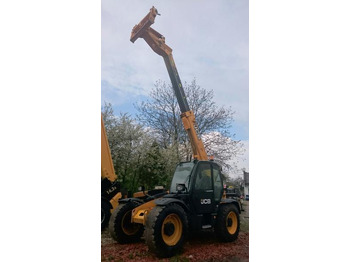 Телескопичен товарач JCB