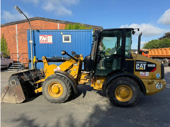 Колесен товарач CATERPILLAR 906M