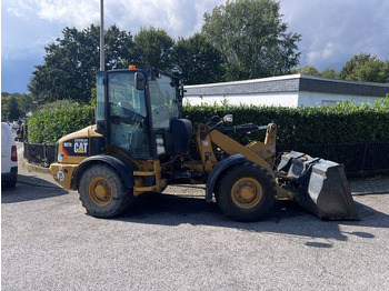 Колесен товарач CATERPILLAR