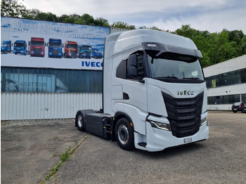 Влекач IVECO S-WAY