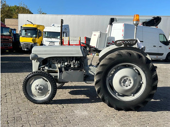 Трактор MASSEY FERGUSON