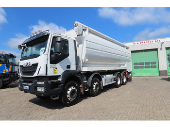 Камион цистерна IVECO EuroTrakker