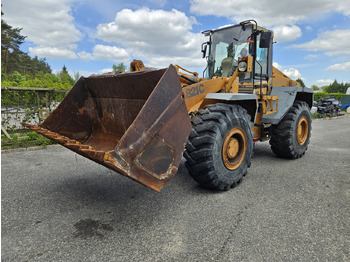 Колесен товарач CASE