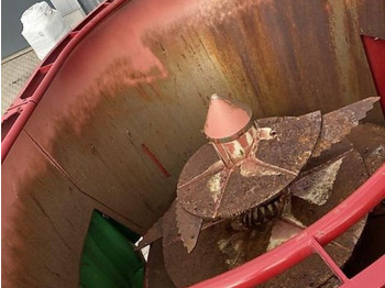 Миксер-вагон Strautmann Verti-Mix 951: снимка 2 Миксер-вагон Strautmann Verti-Mix 951: снимка 2