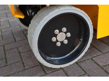 Ножична работна платформа Haulotte Compact 8N Valid inspection, *Guarantee! 8m Workin: снимка 5 Ножична работна платформа Haulotte Compact 8N Valid inspection, *Guarantee! 8m Workin: снимка 5