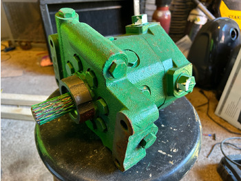 Прикачен инвентар JOHN DEERE