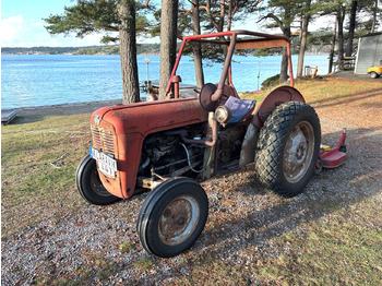 Трактор MASSEY FERGUSON