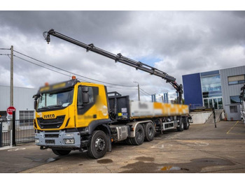 Бордови камион IVECO Trakker