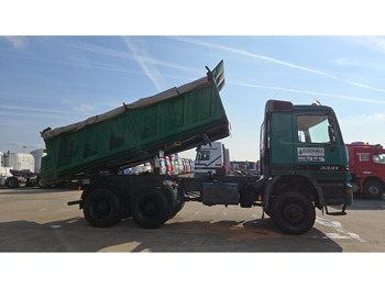 Лизинг на Mercedes-Benz Actros 3331 (BOITE MANUELLE / 6X6 / LAMES / GRAND PONT / V6) Mercedes-Benz Actros 3331 (BOITE MANUELLE / 6X6 / LAMES / GRAND PONT / V6): снимка 4