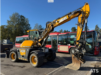 Колесен багер JCB