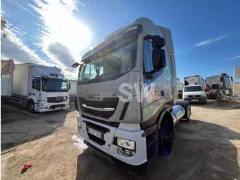 Влекач IVECO