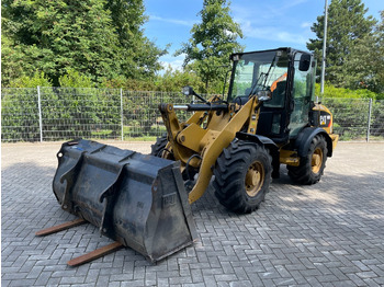 Колесен товарач CATERPILLAR