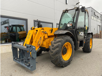 Телескопичен товарач JCB