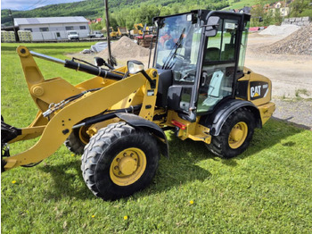 Колесен товарач CATERPILLAR 906H