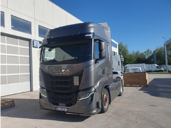 Влекач IVECO S-WAY