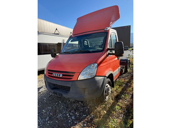Влекач IVECO Daily