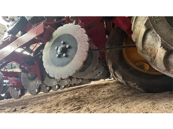 Комбинирана сеялка Vaderstad Rapid 400C Rapid 400 C: снимка 5 Комбинирана сеялка Vaderstad Rapid 400C Rapid 400 C: снимка 5