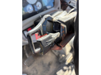 Кабина и интериор MASSEY FERGUSON