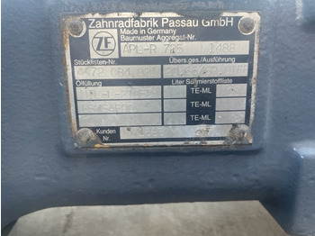 Ос и части за Селскостопанска техника Most napędowy obudowa ZF APL-R 725 / 4472484024C / 4472434025A: снимка 2