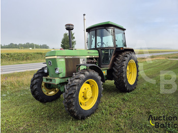 Трактор JOHN DEERE