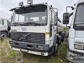 Камион цистерна VOLVO FL6