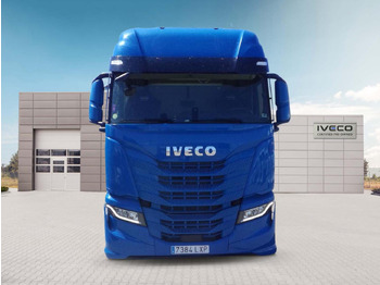 Влекач IVECO S-WAY