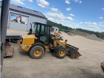 Колесен товарач Caterpillar 908 H 2 mal verfügbar: снимка 4