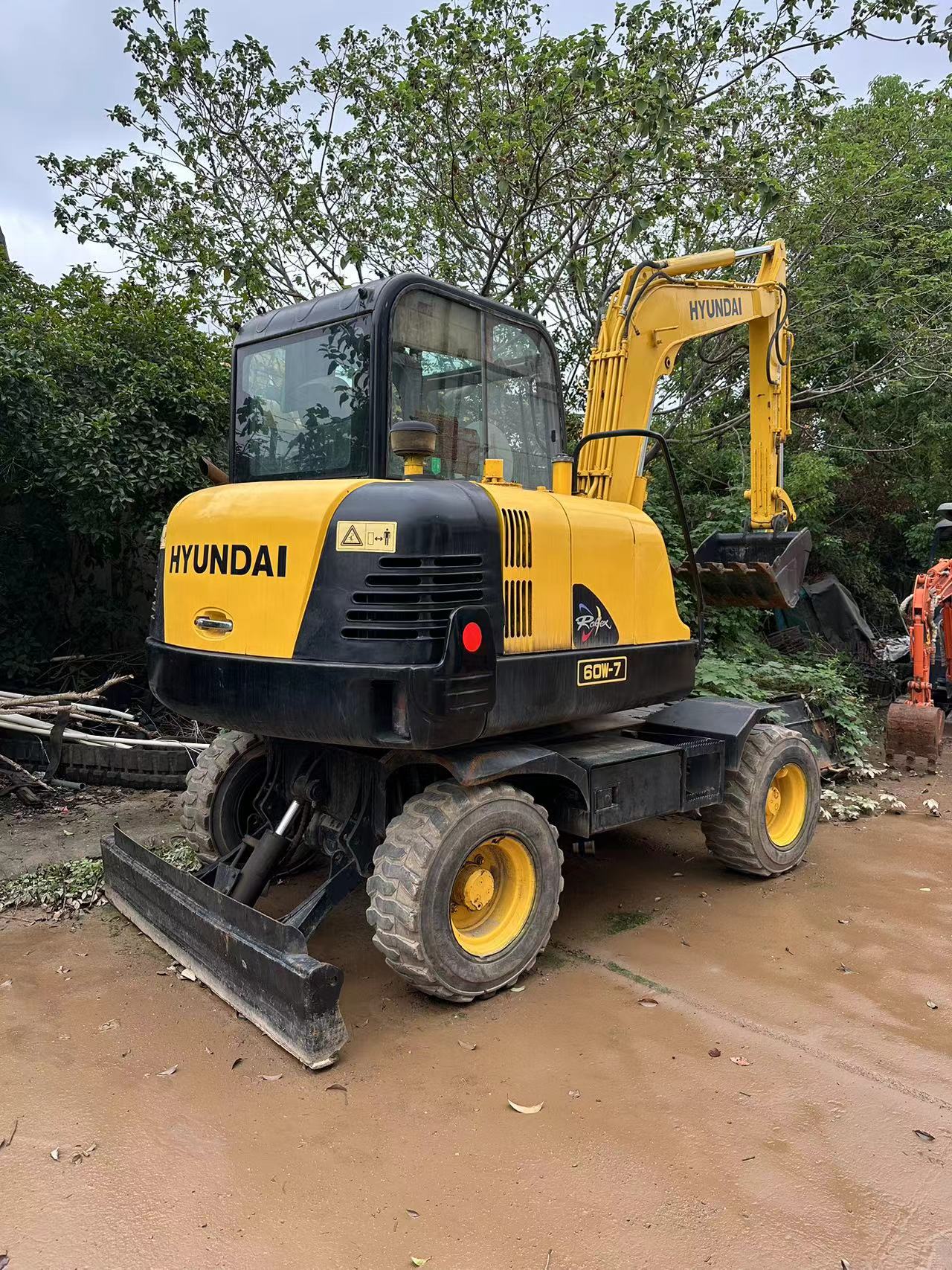 Колесен багер HYUNDAI 60W-7: снимка 2