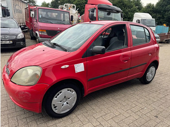 Седан TOYOTA