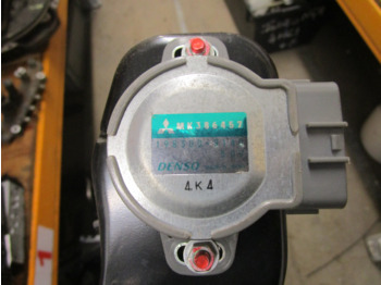 Кабина и интериор за Камион MITSUBISHI FUSO THROTTLE PEDAL UNIT COMPLETE INCLUDING SENSOR MK386457: снимка 2