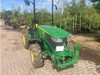 Трактор JOHN DEERE