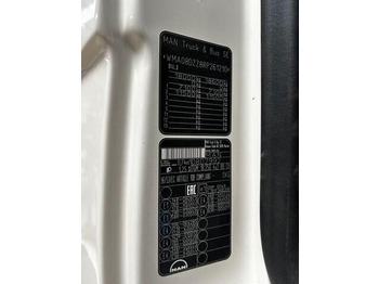 Камион цистерна MAN TGM18.250: снимка 4