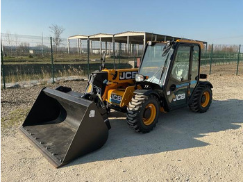 Телескопичен товарач JCB