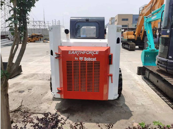 Мини челен товарач Bobcat S130: снимка 3