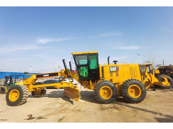 Грейдер CATERPILLAR 140H