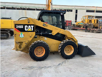 Мини челен товарач CATERPILLAR