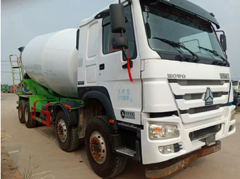 Бетоновоз Sinotruk HOWO 8*4 Concrete mixer truck: снимка 2