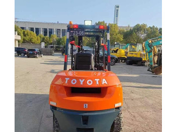 Дизелов мотокар Toyota FD50: снимка 2