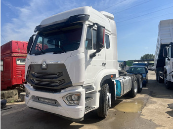 Влекач SINOTRUK HOWO