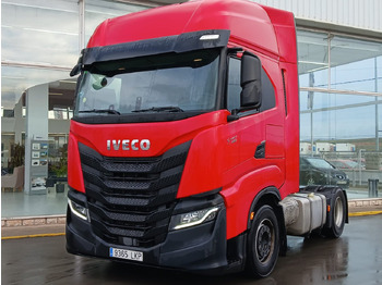 Влекач IVECO
