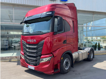 Влекач IVECO